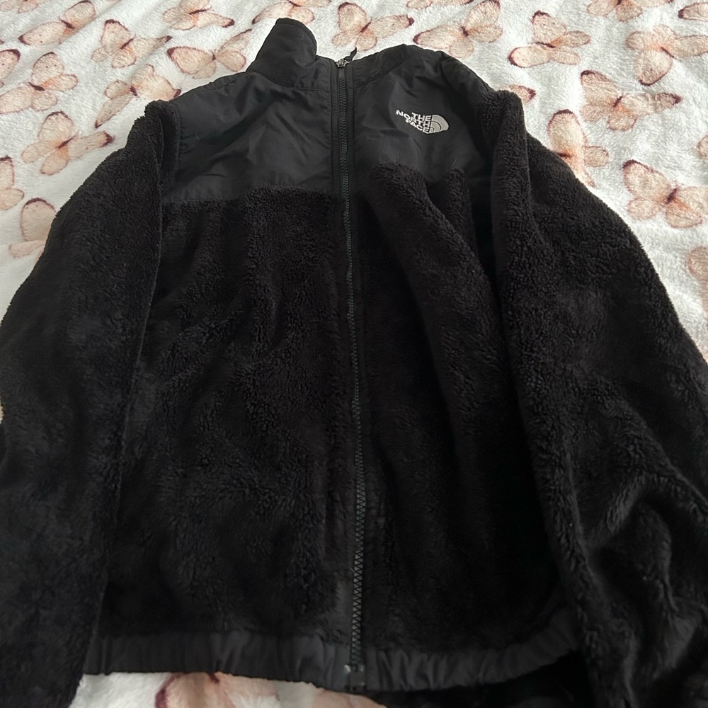 black girlies large The North Face jacket fits like a small on women